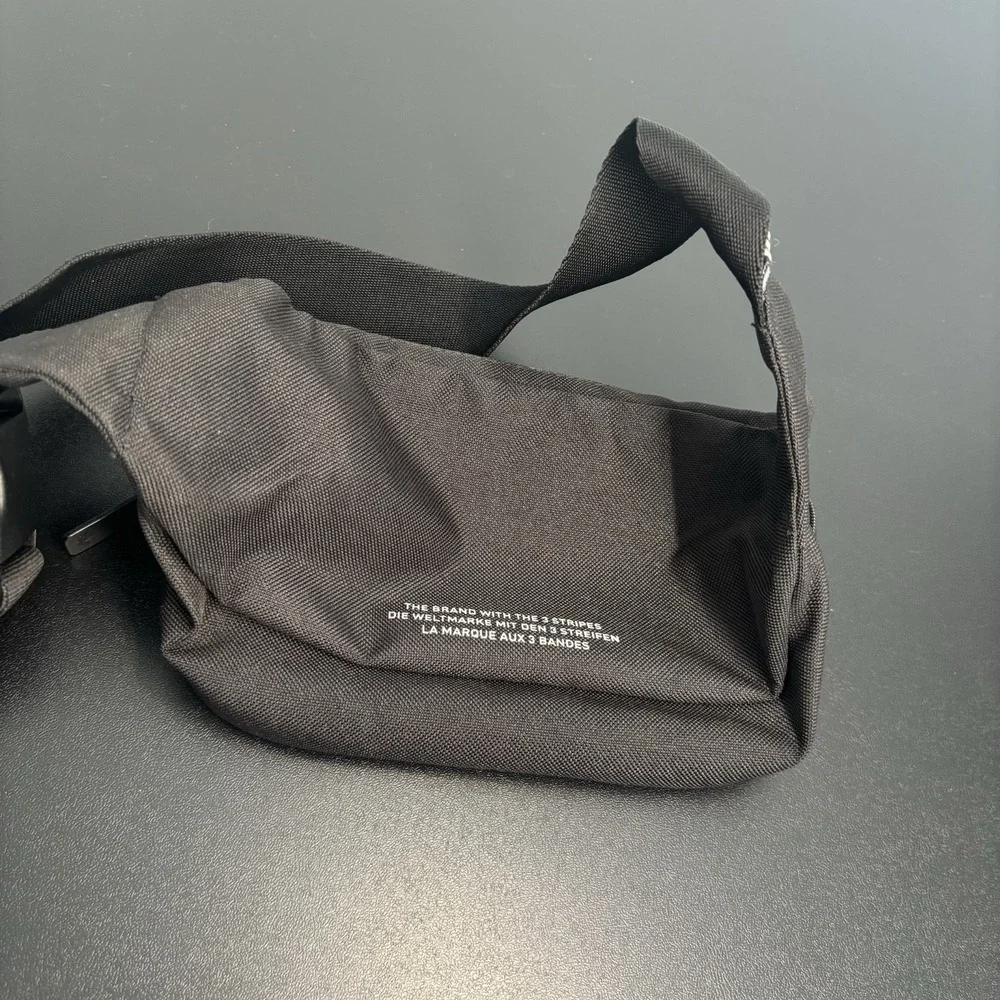 Adidas‎ Original Fanny Pack Sport 3 Stripes Black White Adjustable Zipper Bag